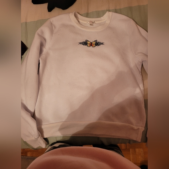 White sweatshirt - Picture 1 of 2